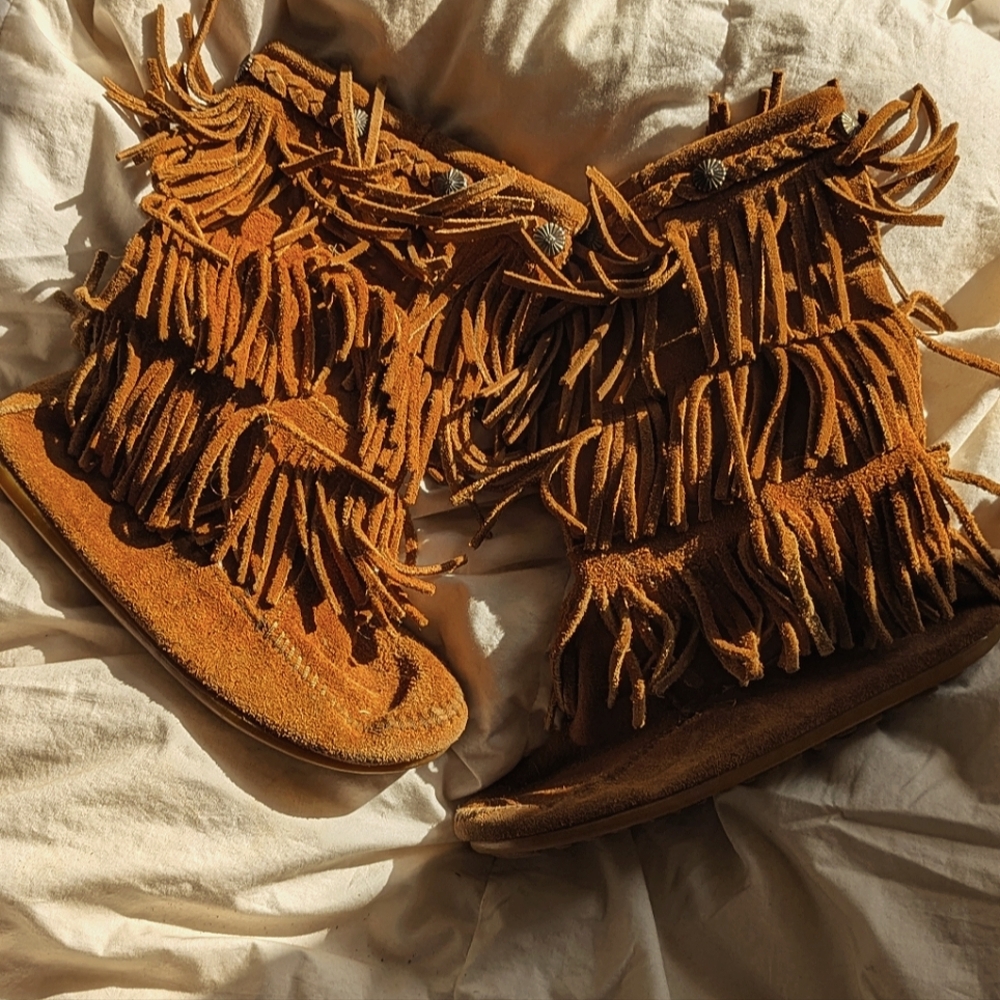 Girls Fringe Minnetonka Moccasins Boots